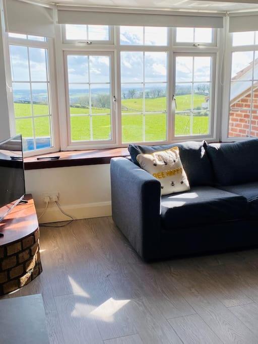 Valley Lodge 3 Bedroom Retreat In Craigantlet Hills 벨파스트 외부 사진